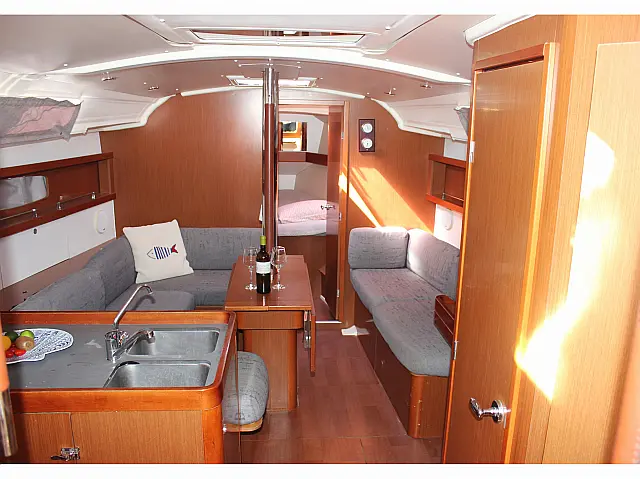 Oceanis 37 - [Internal image]