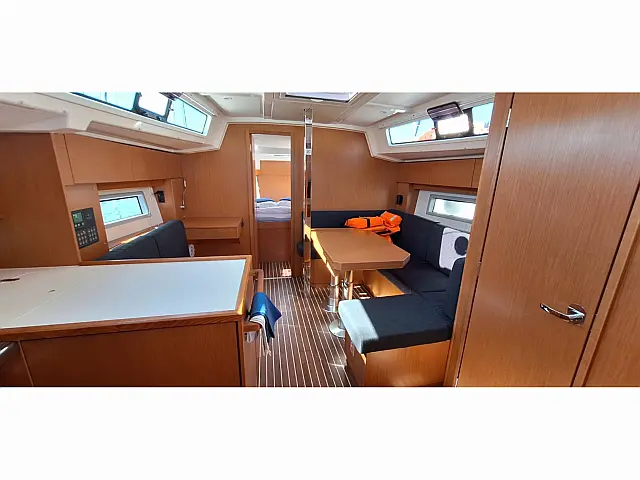 Bavaria C38 - [Internal image]