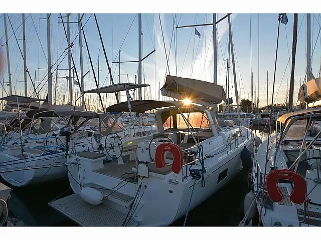 Oceanis 51.1 - [External image]