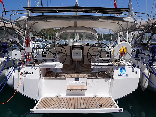 Bavaria C42 - [External image]