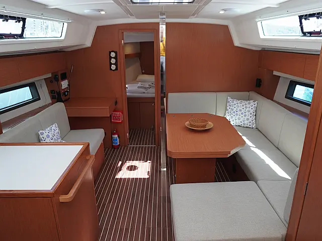 Bavaria C42 - [Internal image]