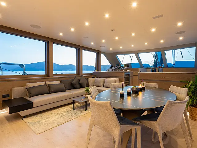 MOTORSAILOR GOOD LIFE - [Internal image]