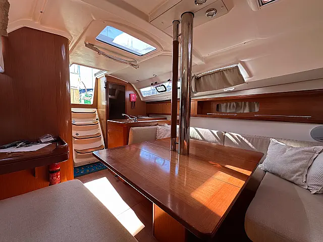 Oceanis 34 - [Internal image]