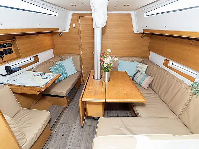 Elan E5 - [Internal image]