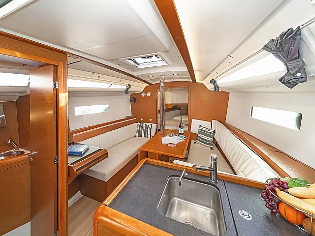 Sun Odyssey 349 - [Internal image]