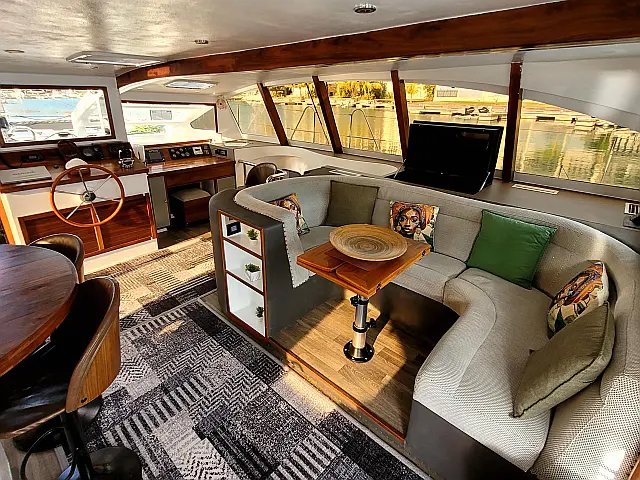 DH 550 - [Internal image]