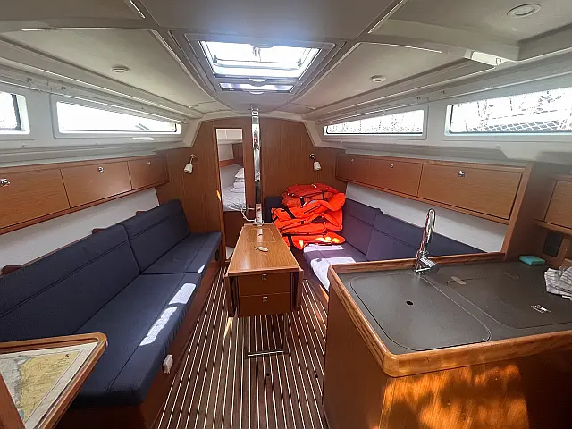 Bavaria Cruiser 34 - [Internal image]