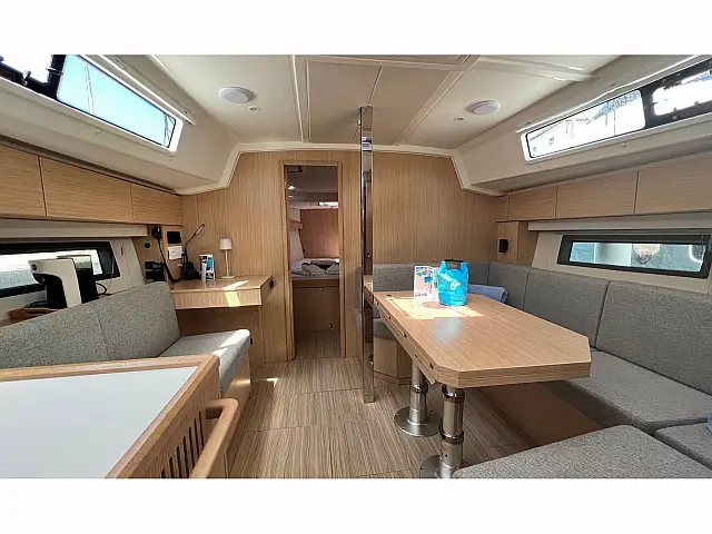 Bavaria C42 - [Internal image]