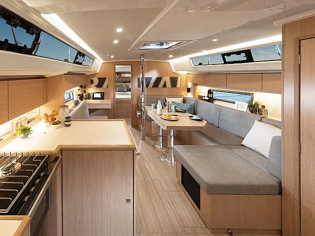 Bavaria C42 /3cab - [Internal image]