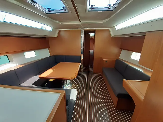 Bavaria C45 - [Internal image]