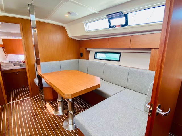 Bavaria C42 - [Internal image]