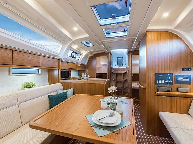 Bavaria Cruiser 37 - [Internal image]