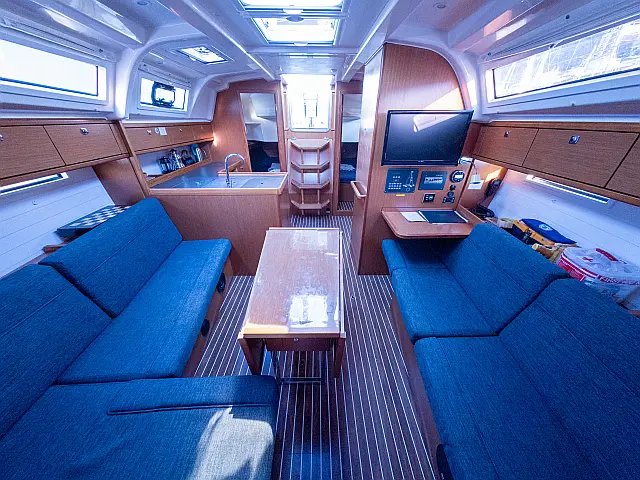 Bavaria Cruiser 37 - [Internal image]