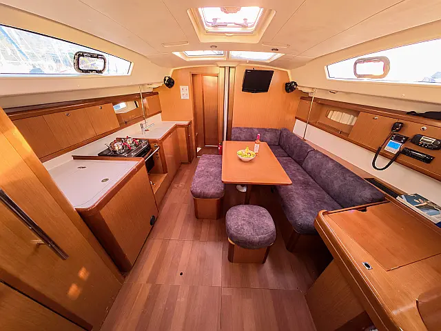 Beneteau 43 - [Internal image]