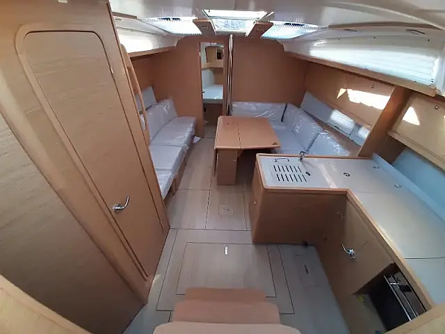 Dufour 390* - [Internal image]