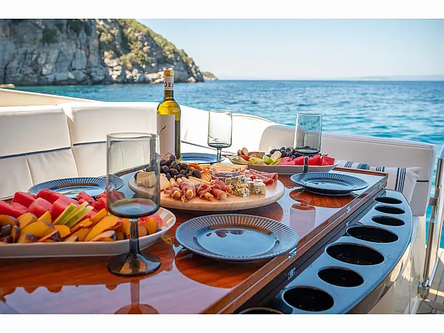 Elan Power 42 - [Layout image]