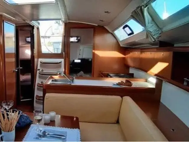 Oceanis 37 - [Internal image]