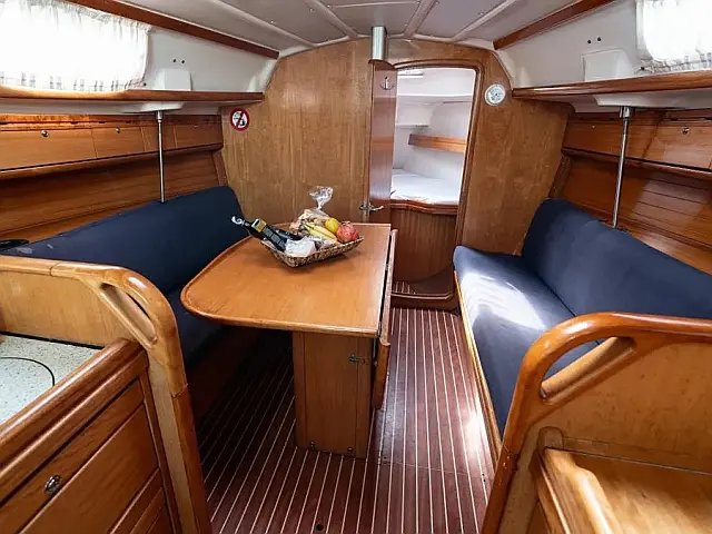 Bavaria 30 Cruiser - [Internal image]