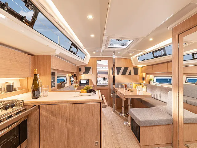 Bavaria C38 - [Internal image]