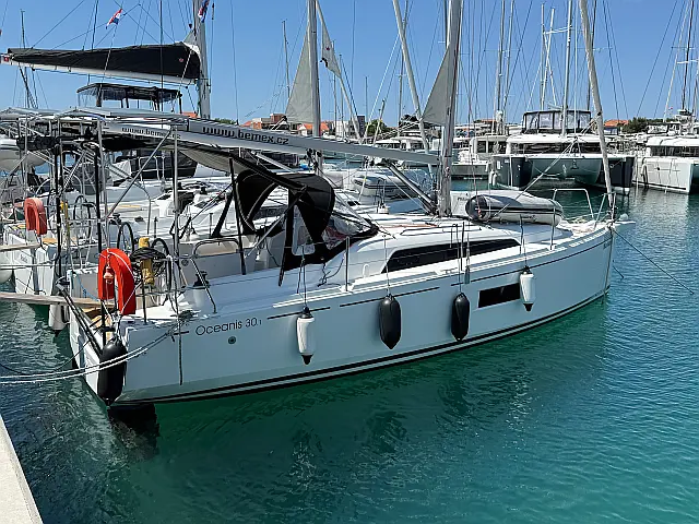 Oceanis 30.1 - [External image]