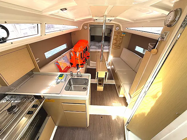 Oceanis 30.1 - [Internal image]