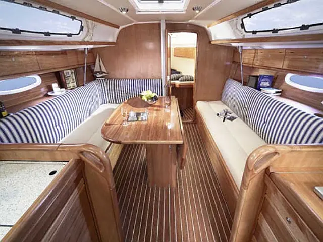 Bavaria 34 Cruiser - [Internal image]
