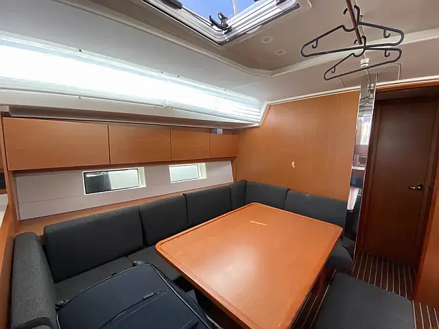 Bavaria C45 Holiday /5cab - [Internal image]