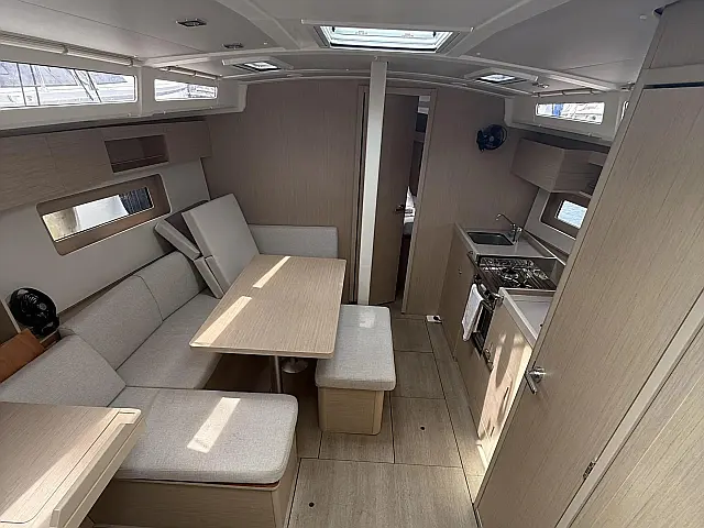 Oceanis 37 /3cab - [Internal image]