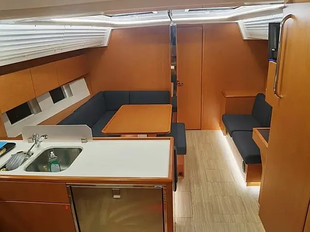 Bavaria C45/3 cab - [Internal image]