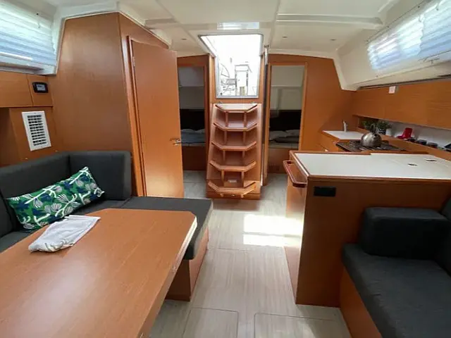 Bavaria C42 /3cab - [Internal image]
