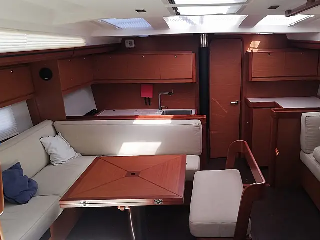 Dufour 520 Grand Large /5cab - [Internal image]