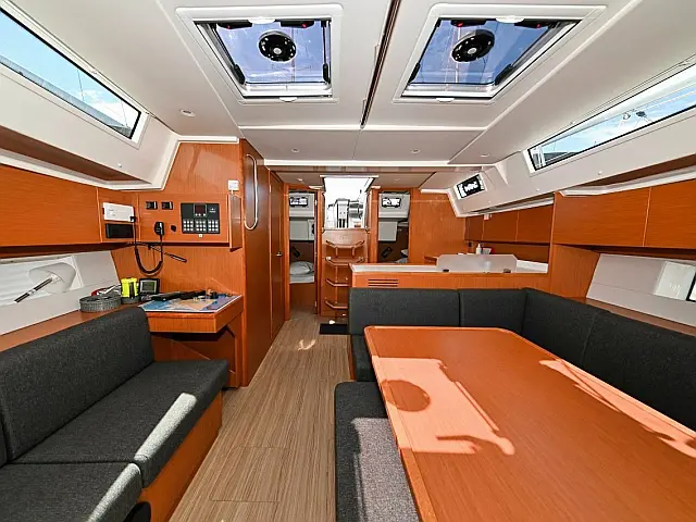 Bavaria C45/3 cab - [Internal image]