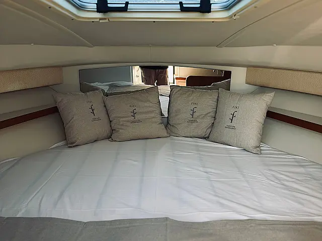 Tiara 2900 Coronet  - [Internal image]