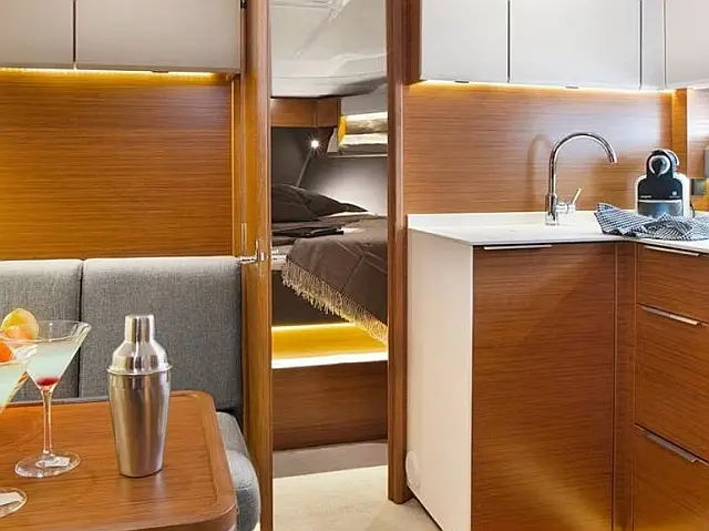 Bavaria Sport 360 Open - [Internal image]