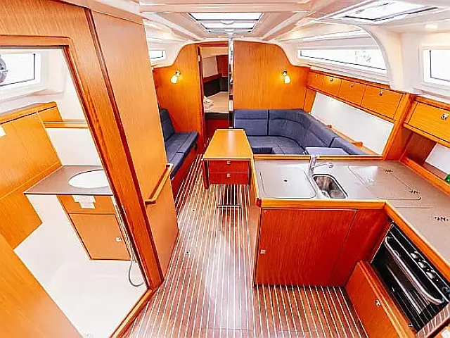 Bavaria Cruiser 37 - [Internal image]