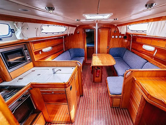 Bavaria 38 Cruiser - [Internal image]