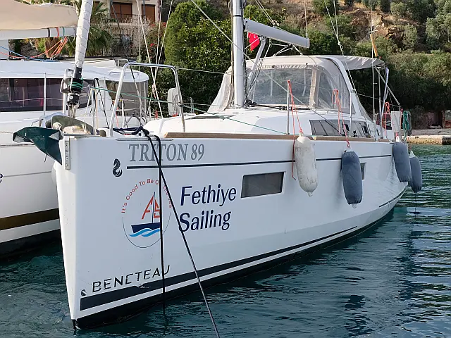 Oceanis 38.1 - [External image]