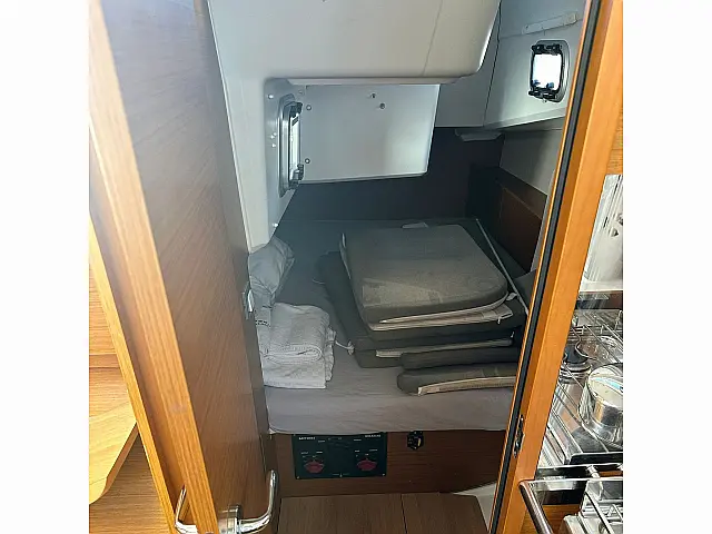 Sun Odyssey 380 - [Layout image]