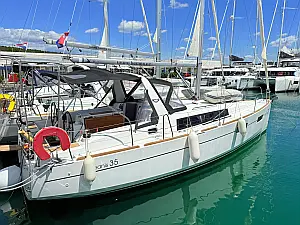 Oceanis 35 - Sukošan / D-Marin Dalmacija Marina