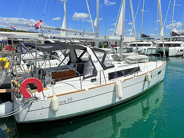 Oceanis 35 - [External image]