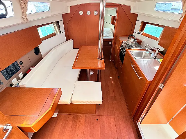 Oceanis 35 - [Internal image]