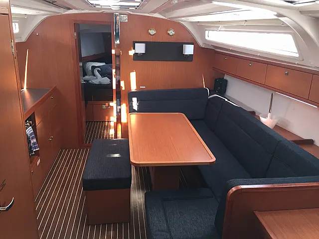 Bavaria Cruiser 41  - [Internal image]