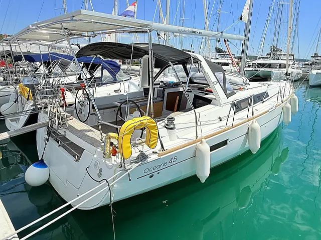 Oceanis 45 - [External image]