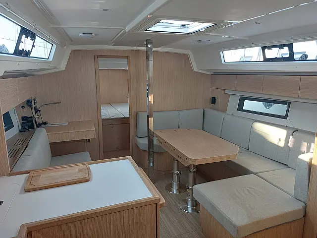 Bavaria C42 - [Internal image]