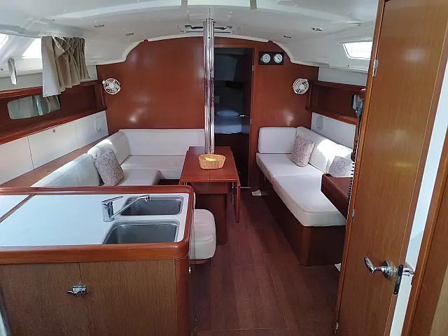 Oceanis 37 - [Internal image]