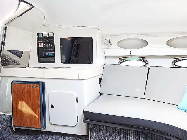 Sunseeker Tomahawk 37] - [Internal image]