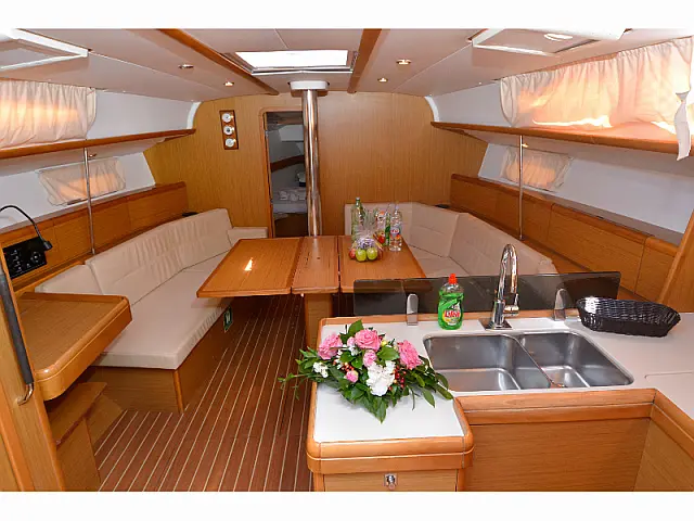 Sun Odyssey 42i - [Internal image]