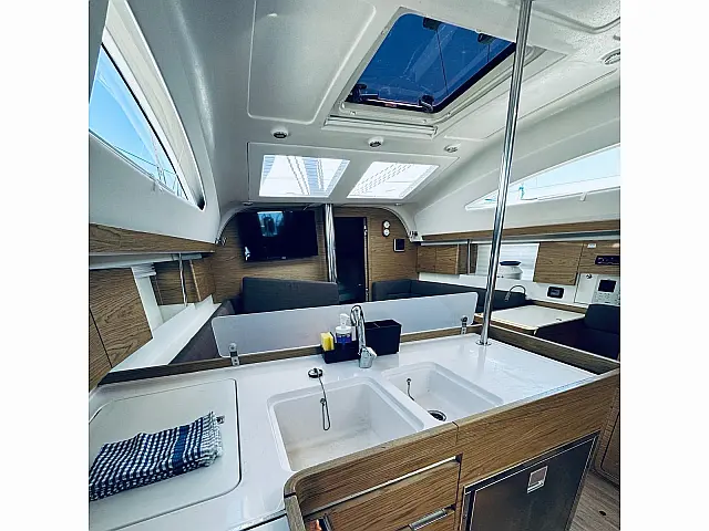 Elan 40 Impression - [Internal image]