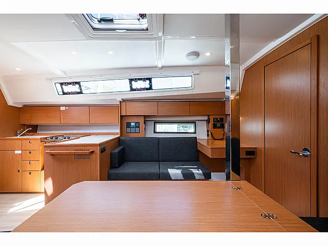 Bavaria C42 - [Internal image]