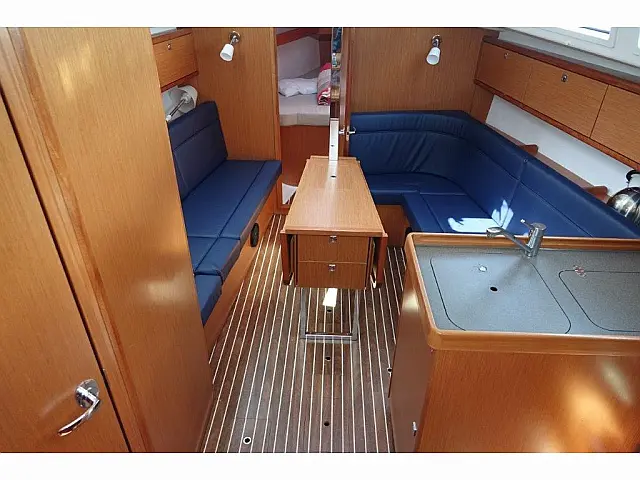 Bavaria Cruiser 34 - [Internal image]